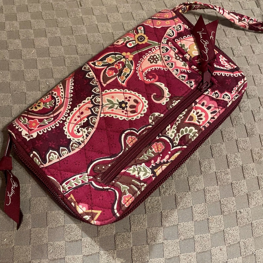 New Vera Bradley Wristlet with Pen Holder, Coin Pouch, & Card Holders